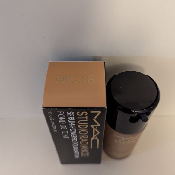 MAC Studio Radiance Serum Powered Foundation - NC38 - Picture 2 of 2